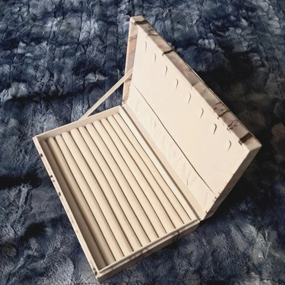 Marbled Unisex Anti Tarnish Lining Jewelry Box. NWT - Picture 5 of 6